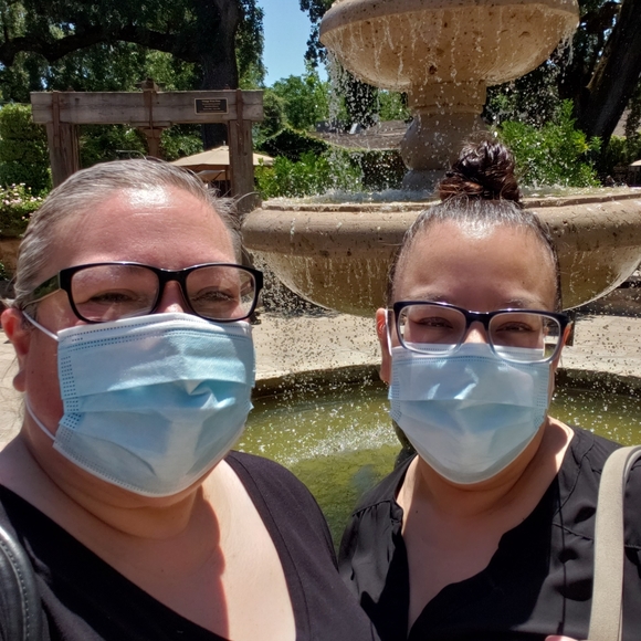 Carrie & Nikki - Picture 6 of 6